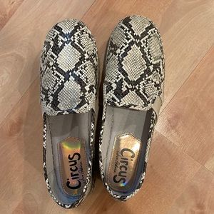 Circus by Sam Edelman snakeprint espadrille flats size 10